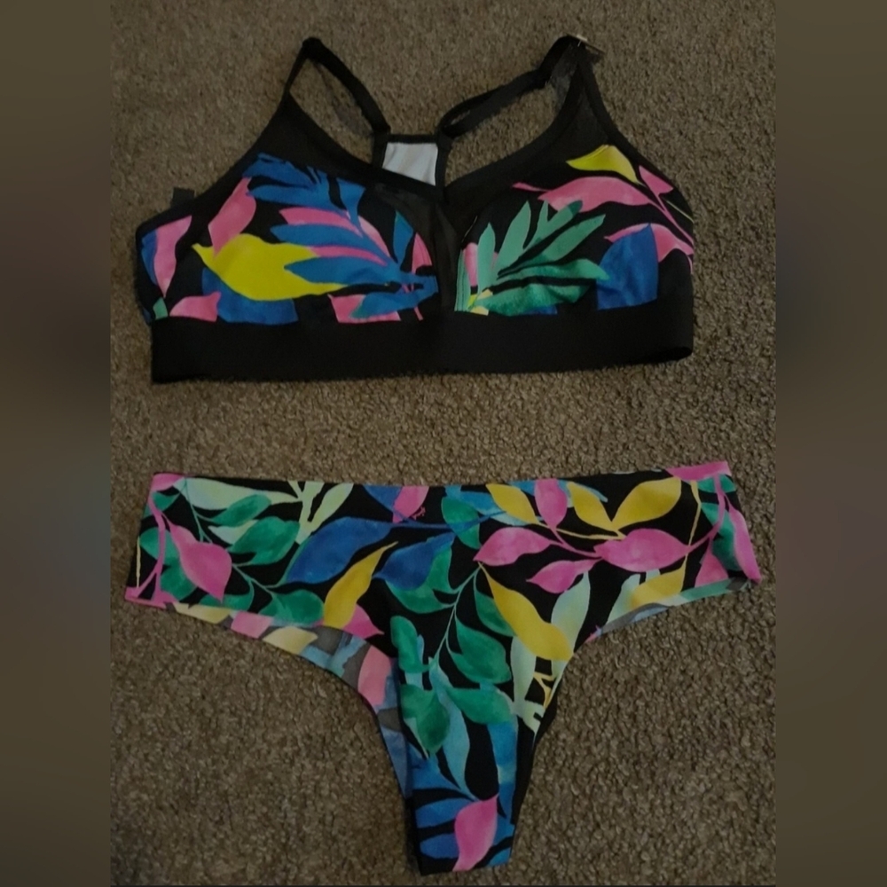 PINK Victoria's Secret Colorful Leaf Print Sports Bra